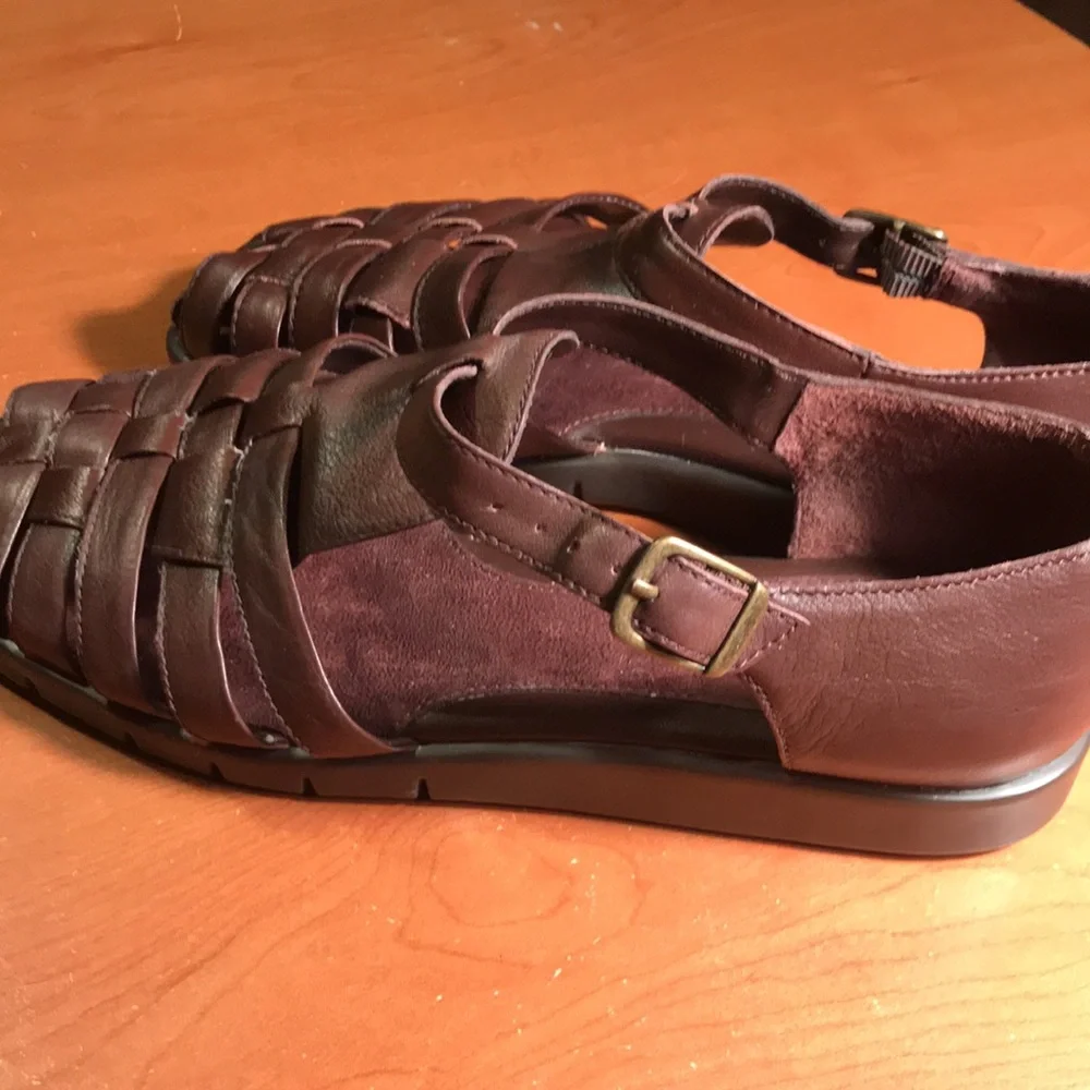 Sandals. Women Closed Toe Sandal AEROSOLES Brown Leather Sandals Size 8.5 - Picture 4 of 5